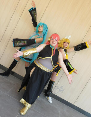 Left: @mikumemori | Center: @hireith.pro | Right: @kyutiia