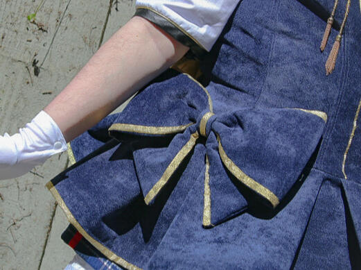 Hip Bow close up.