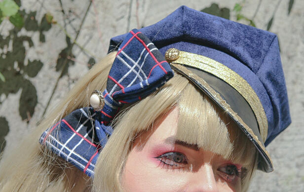 Bow and hat v1 close up.